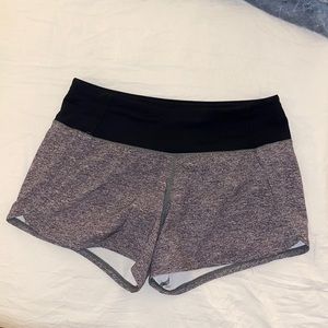 EUC Lululemon speed up mid rise shorts (4)